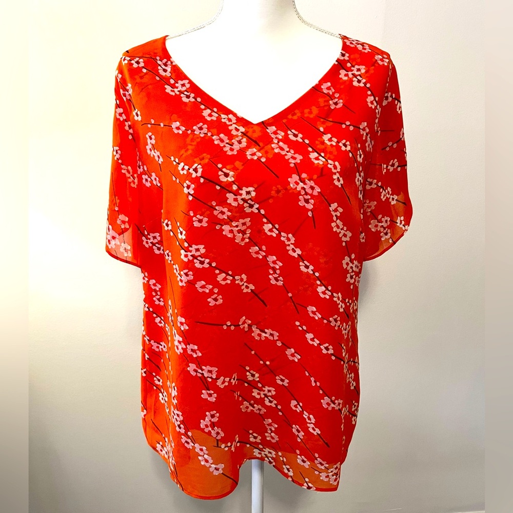 Cabi Orange Blossom V Neck Top Style 5712. Red/White Floral. Short Sleeves. Sz M